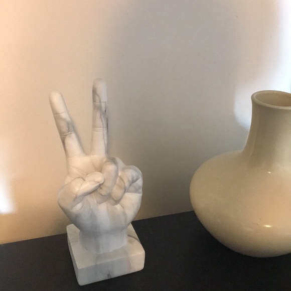 Peace sign marble hand decor